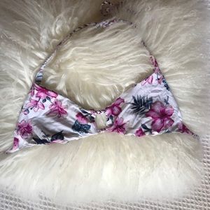 Frankie’s Bikinis top